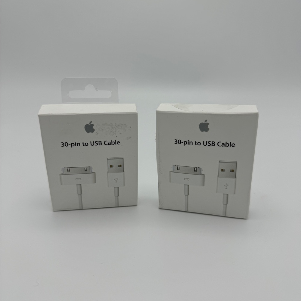 Apple 30 pin charger for iPhone 4 and 1st and 2nd gen iPads
